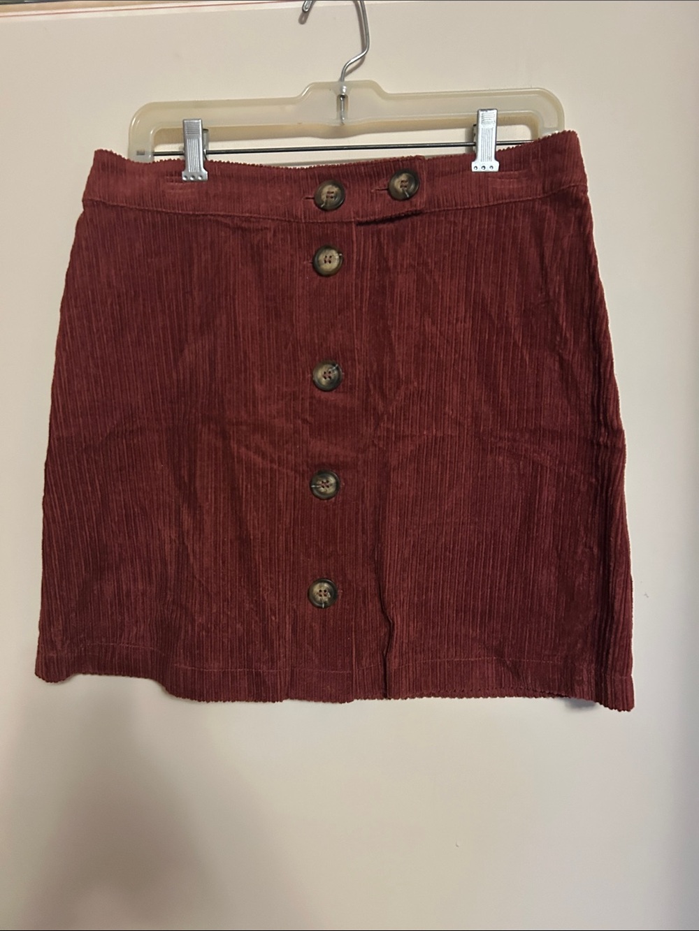 Francesca’s mi ami corduroy button front burgundy skirt very good condition sz-L